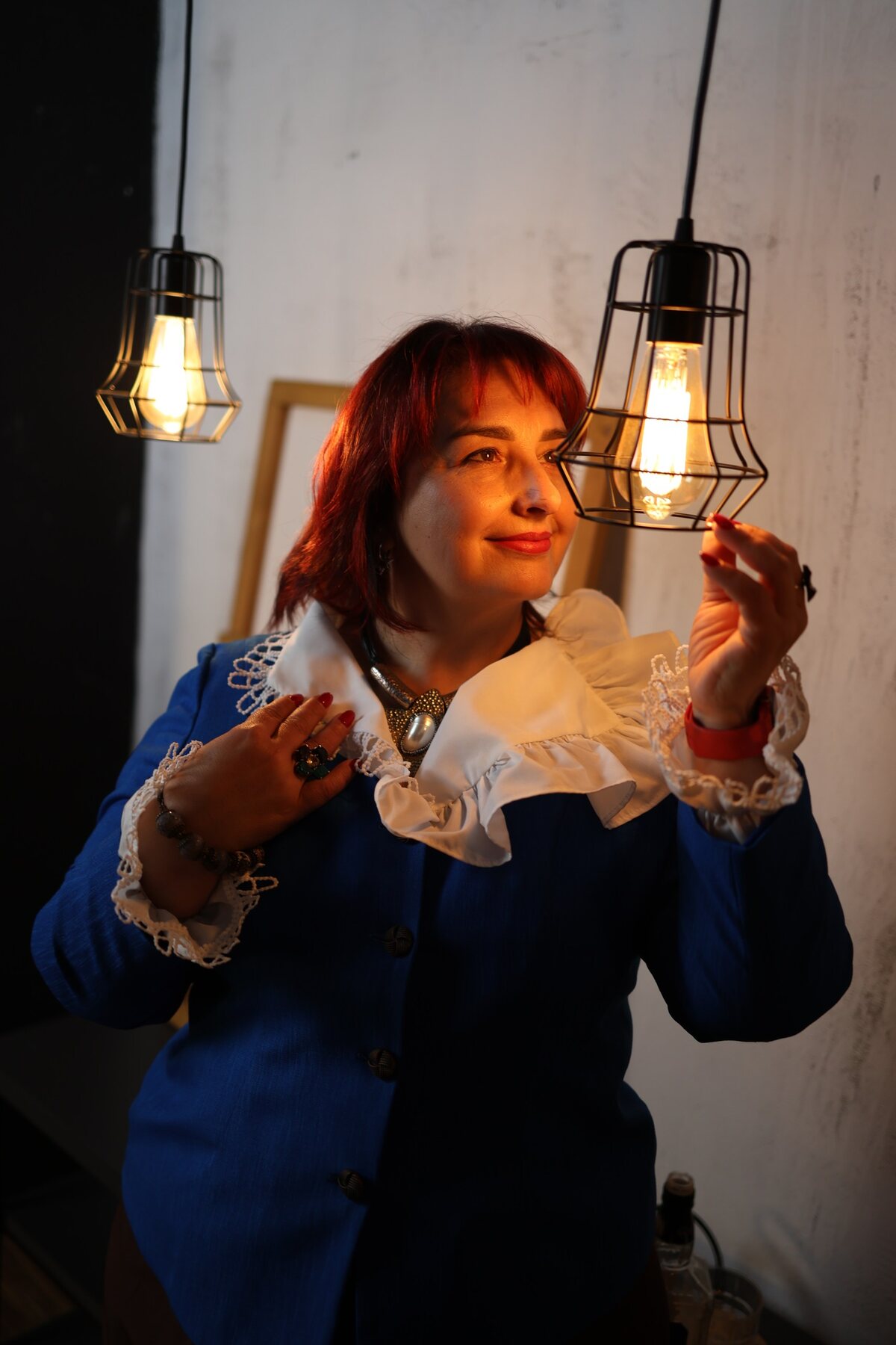 Ирина Матюлькова с зажжённым фонариком